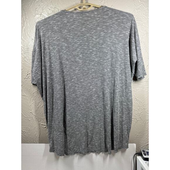 LuLaRoe Women's Shorts Sleeve Hi-Low Hem Top Gray Round Neck Size XL - Picture 5 of 6